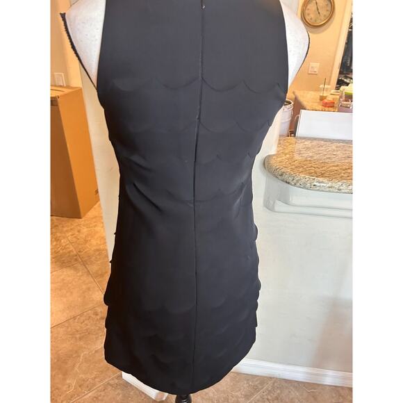 White House Black Market Black Scallop Tiered Mini A line Dress Size 00 - Picture 4 of 9